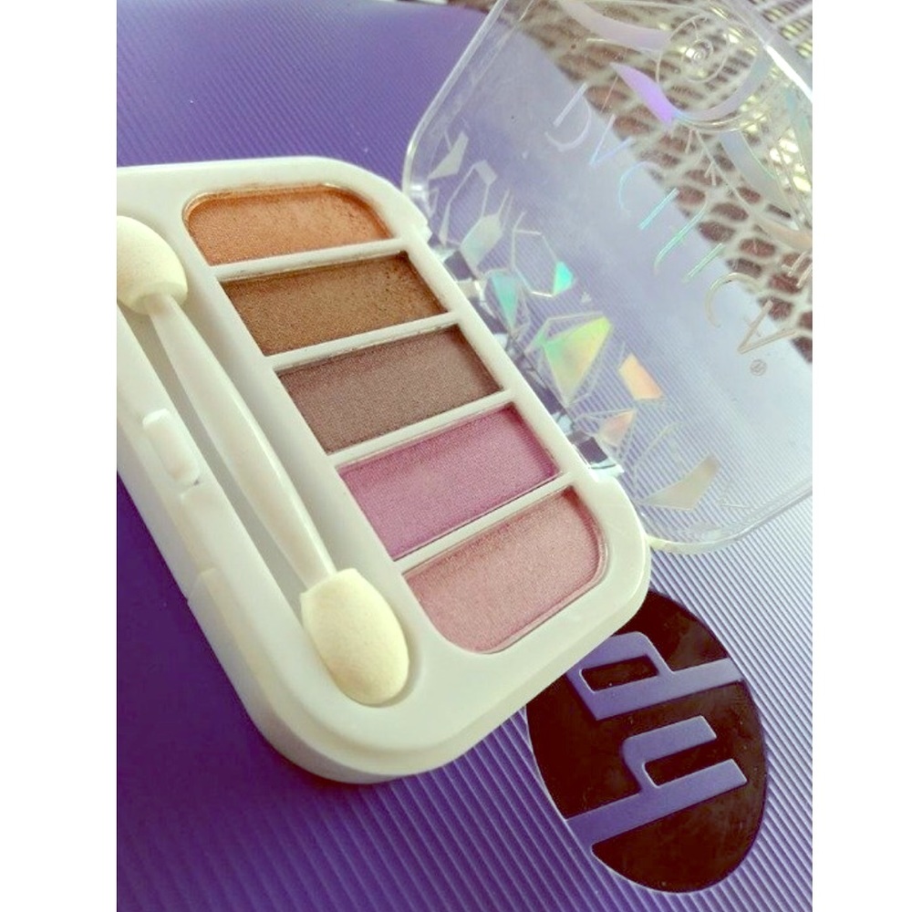 Pacifica beach crystal eye shadow